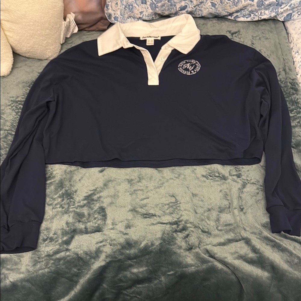Stylish Cropped Polo with White Collar